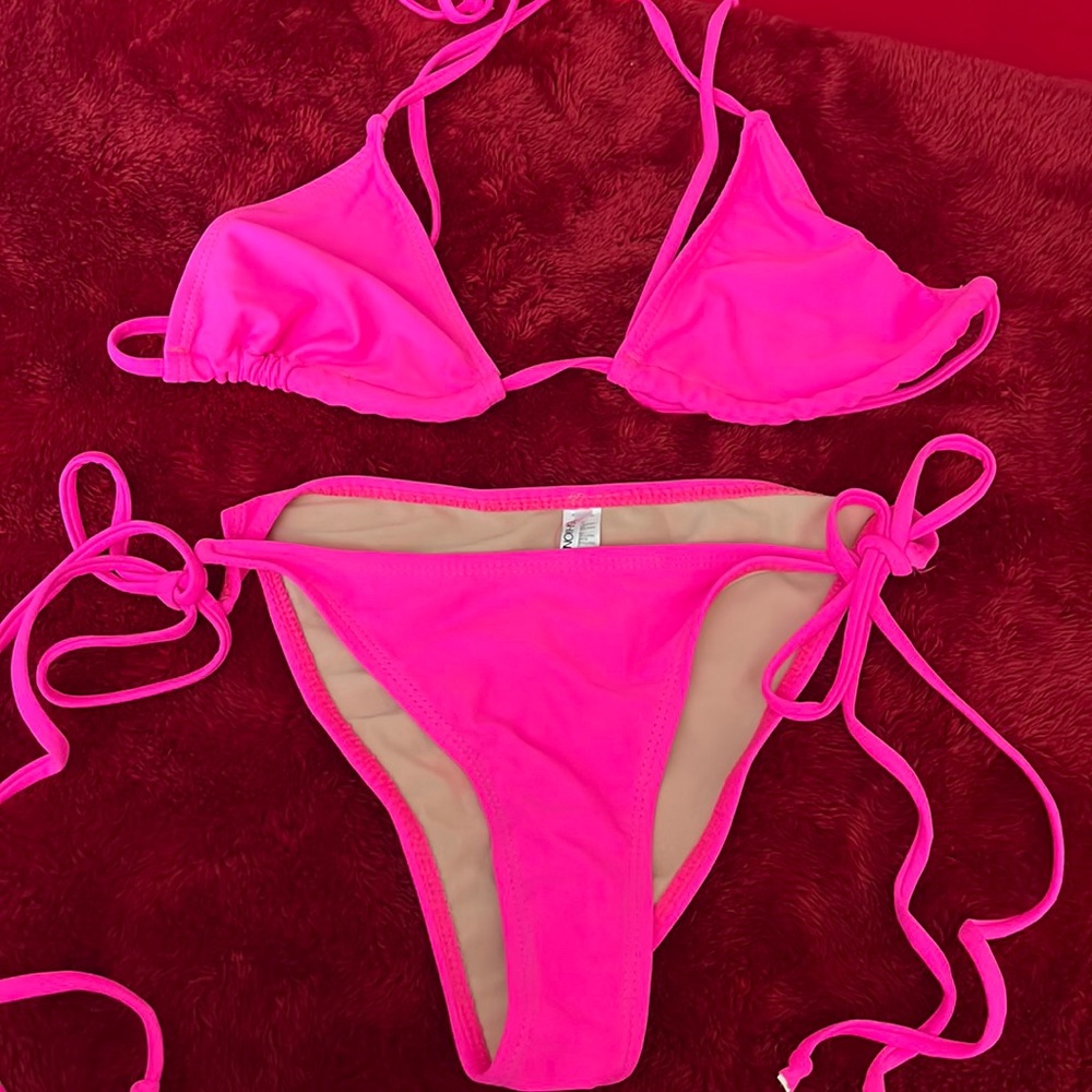 Brand New! Neon Pink Bikini Set 💝(make me an offer)